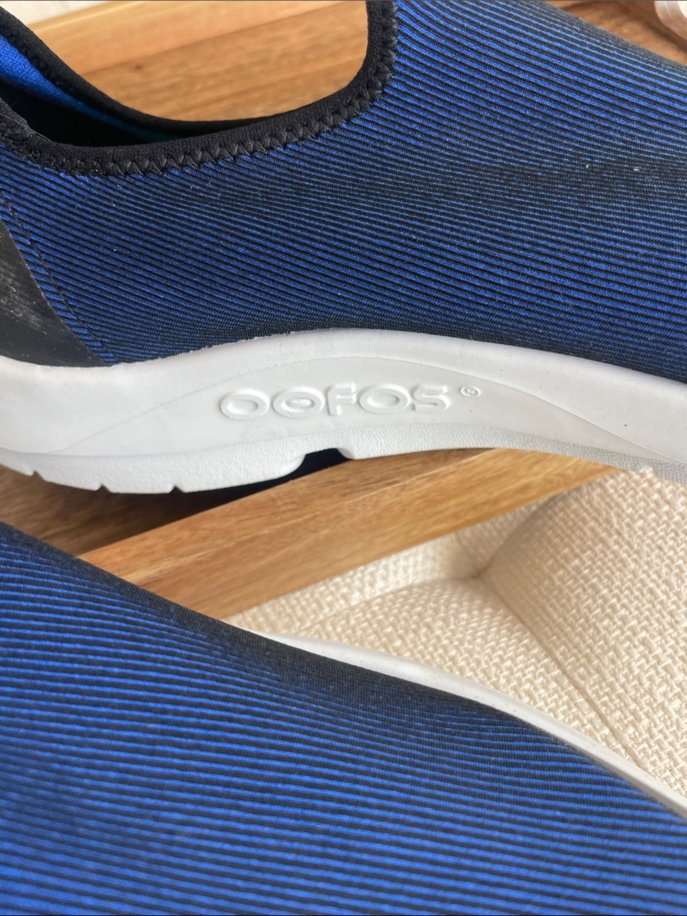 Oofos for men Navy - Picture 3 of 6